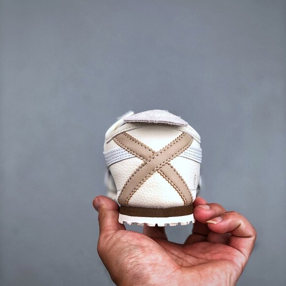 Onitsuka Tiger Retro Leather Sneakers - Picture 4 of 9